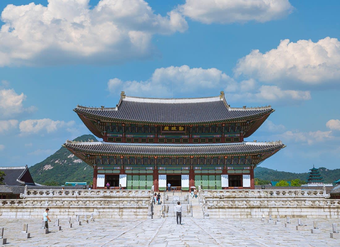 Seoul: Gyeongbokgung & Insa-dong Food Tour