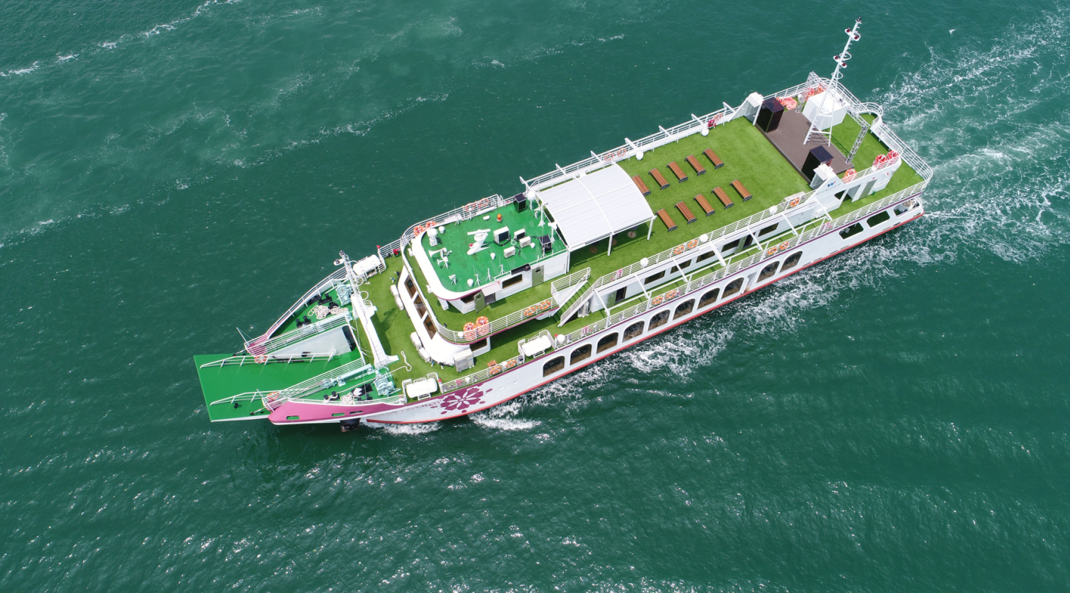 [Incheon] Wolmido Sightseeing Cruise – Live Shows & Seagull Feeding Experience
