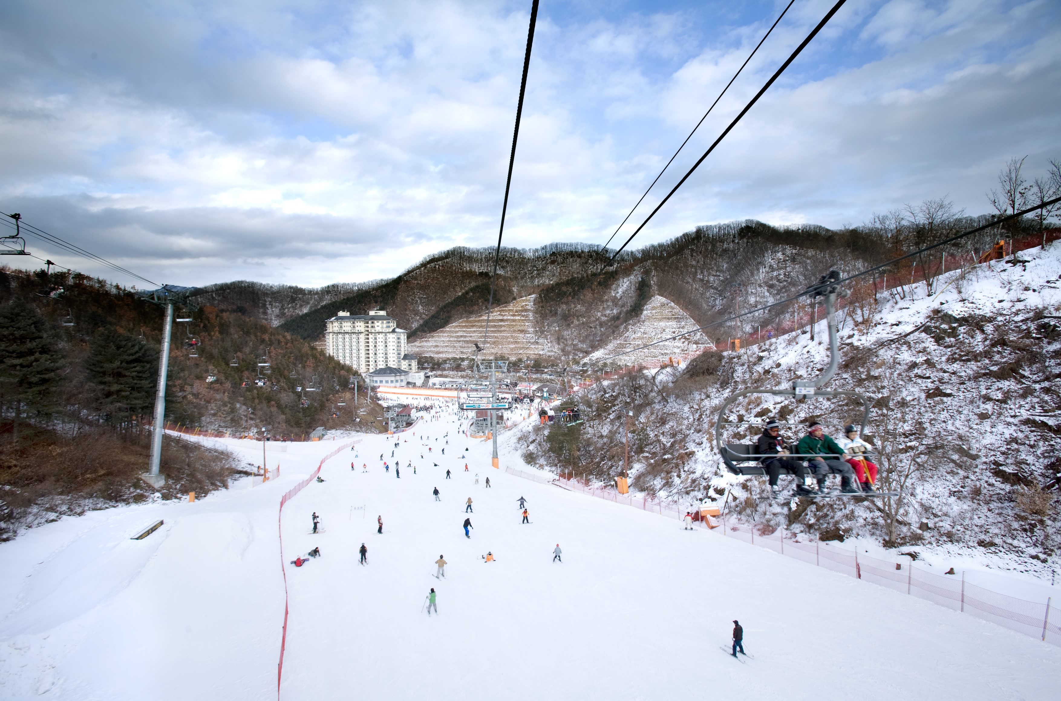 Elysian Ski Day Tour from Seoul (Ski Clothing + Ski gear + Basic Ski Lessons)