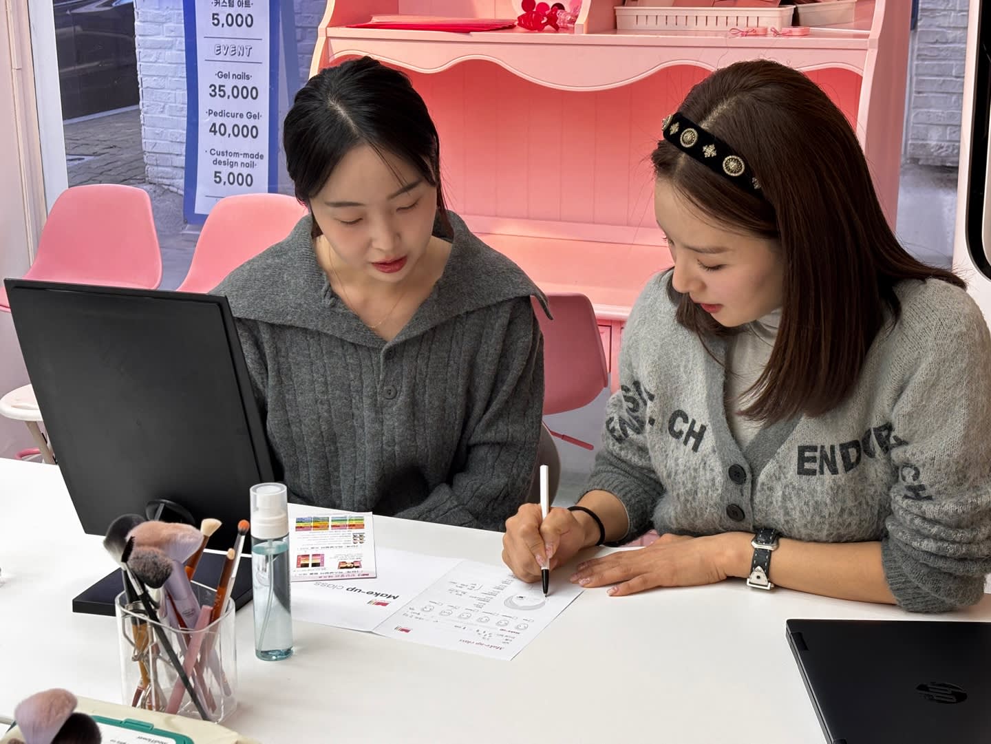 [Hongdae] Personal Color One Day Makeup Class - image Ho