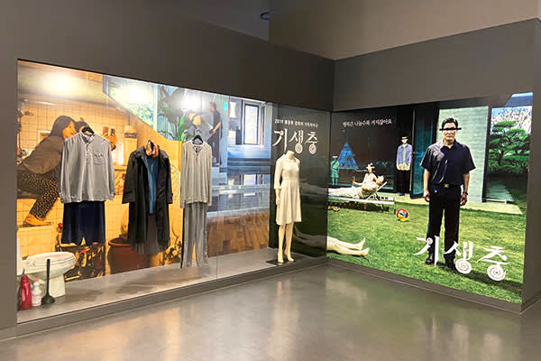 Korean movie "Parasite Semi-Subterranean Family" location tour (Seoul/English Guide)