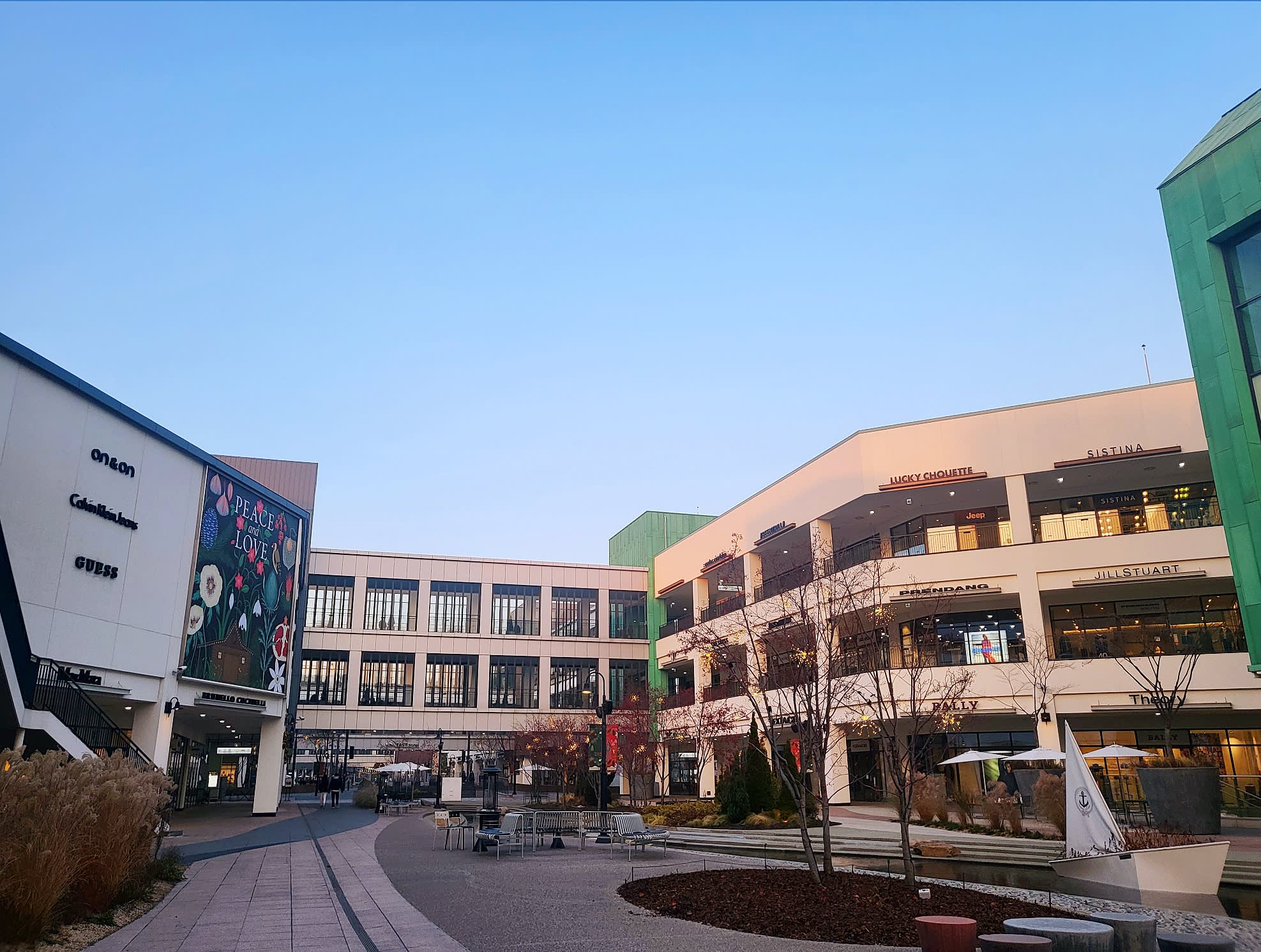 Hyundai Premium Outlet Gimpo + Fireworks Cruise Private Day Tour