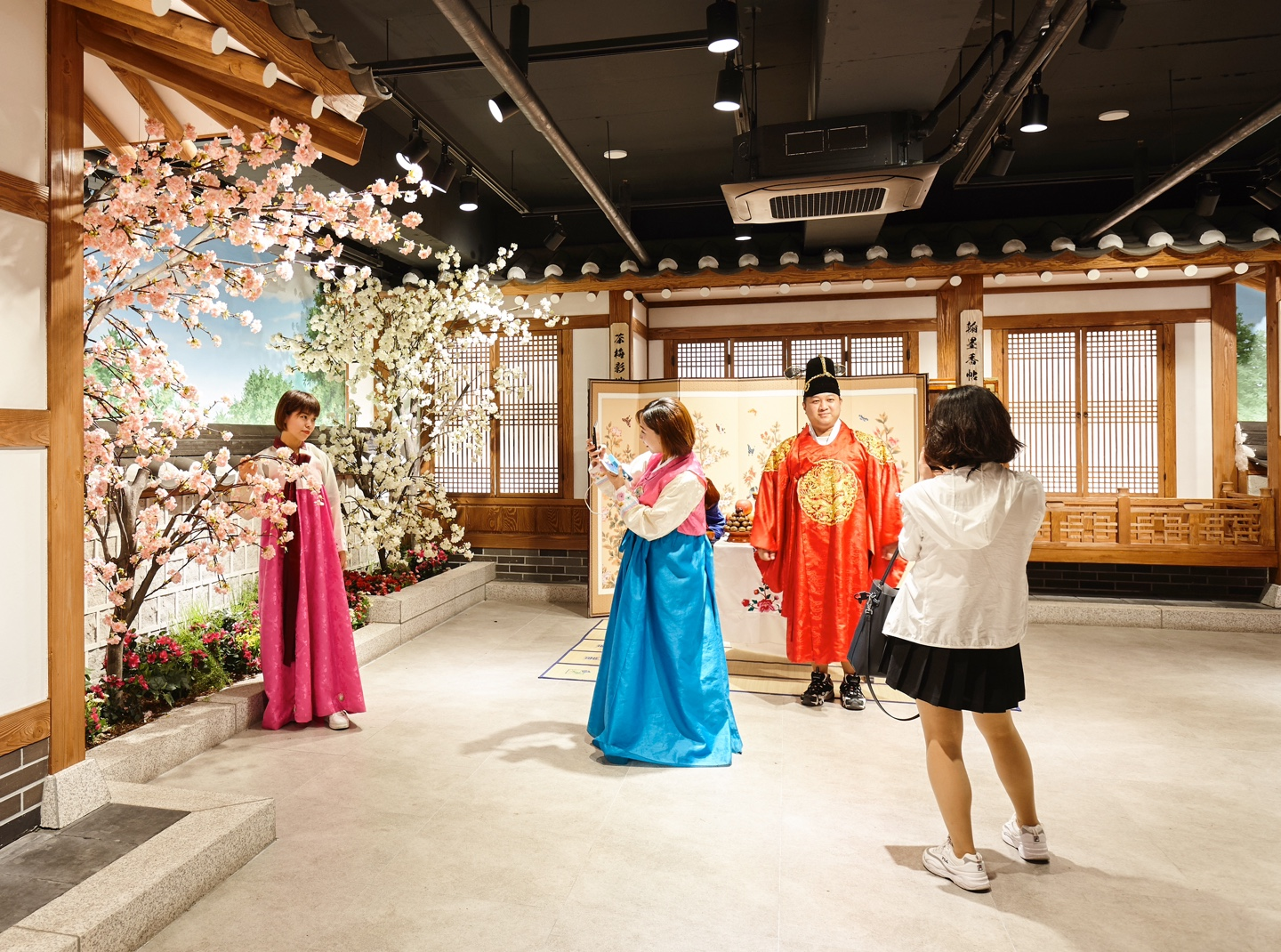 [Gyeonggi] Korea Culture Experience + Nijimori Studio Oneday tour