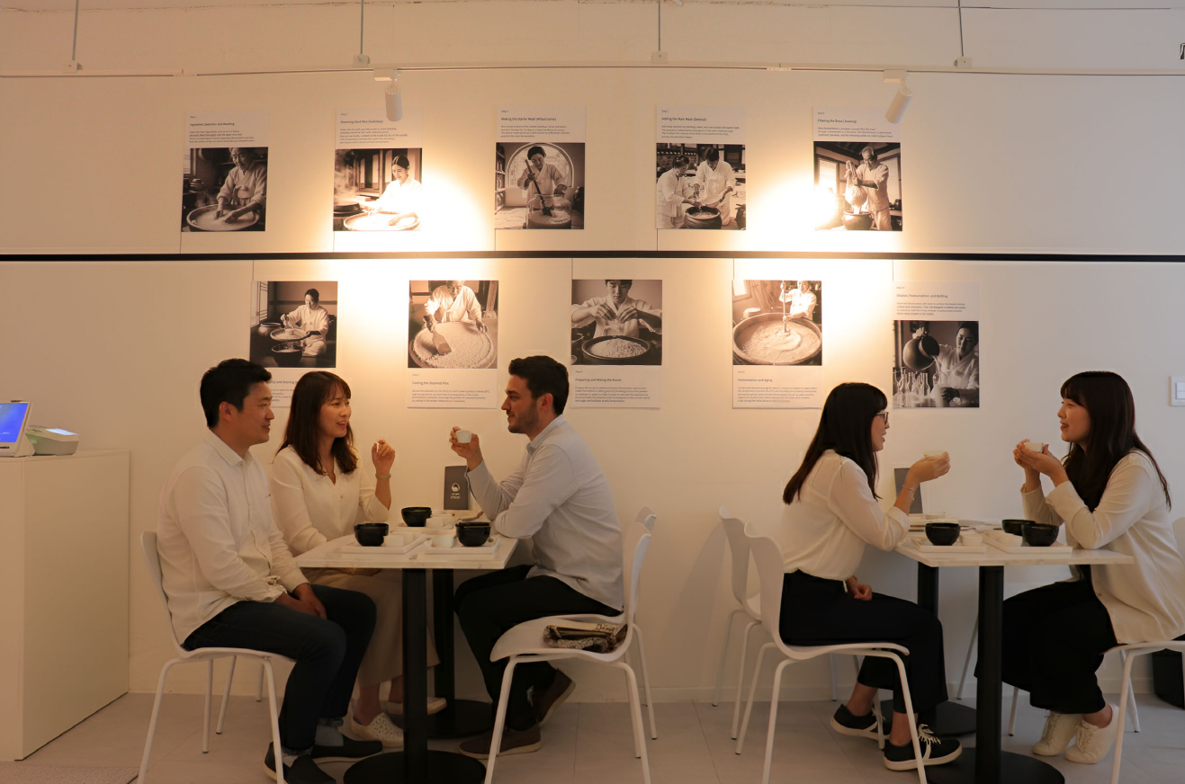 [Seoul] Myeongdong White Moon - 50 Unlimited Makgeolli & Korean Spirits