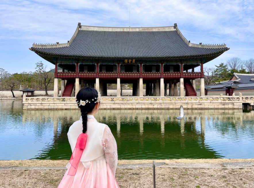 Gyeongbokgung Palace(Hanbok) + Hanok Village + N Seoul Tower + Nanta Show Private Tour