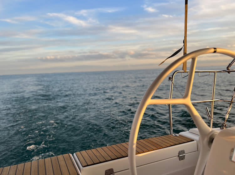 [釜山] 海运台海洋城市私人游艇租赁 (最多可预约6人)