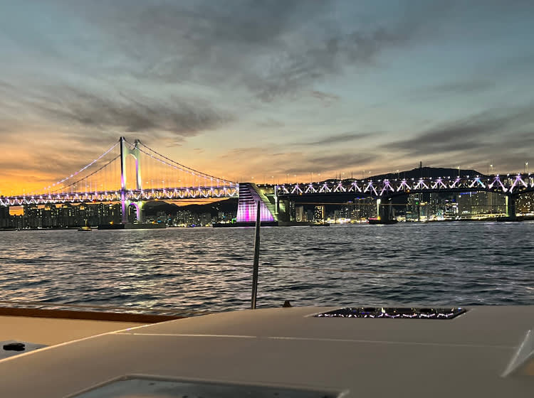 [釜山] 海运台海洋城市私人游艇租赁 (最多可预约6人)