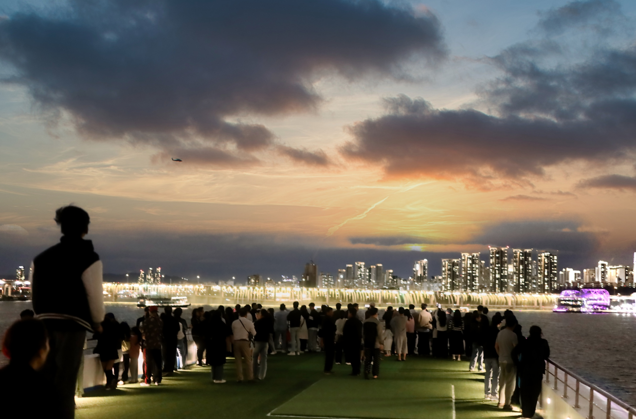 [Seoul] Romantic Han River SEOUL CRUISE Tour : Daytime, Sunset and Milky Way Aurora & Fireworks Cruises Under the Night Sky