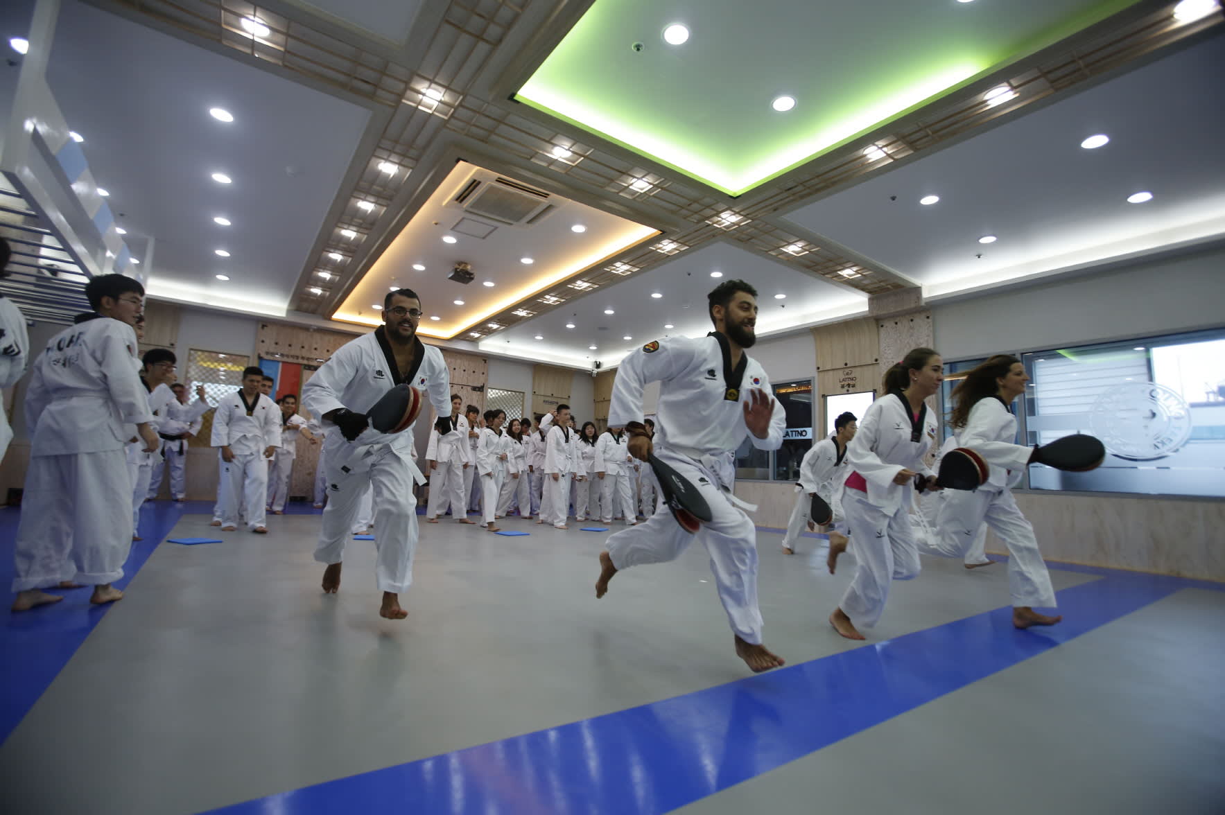 [釜山] 伝統的なテコンドーの道着を着て学ぶ外国人向けテコンドー文化体験ワンデークラス