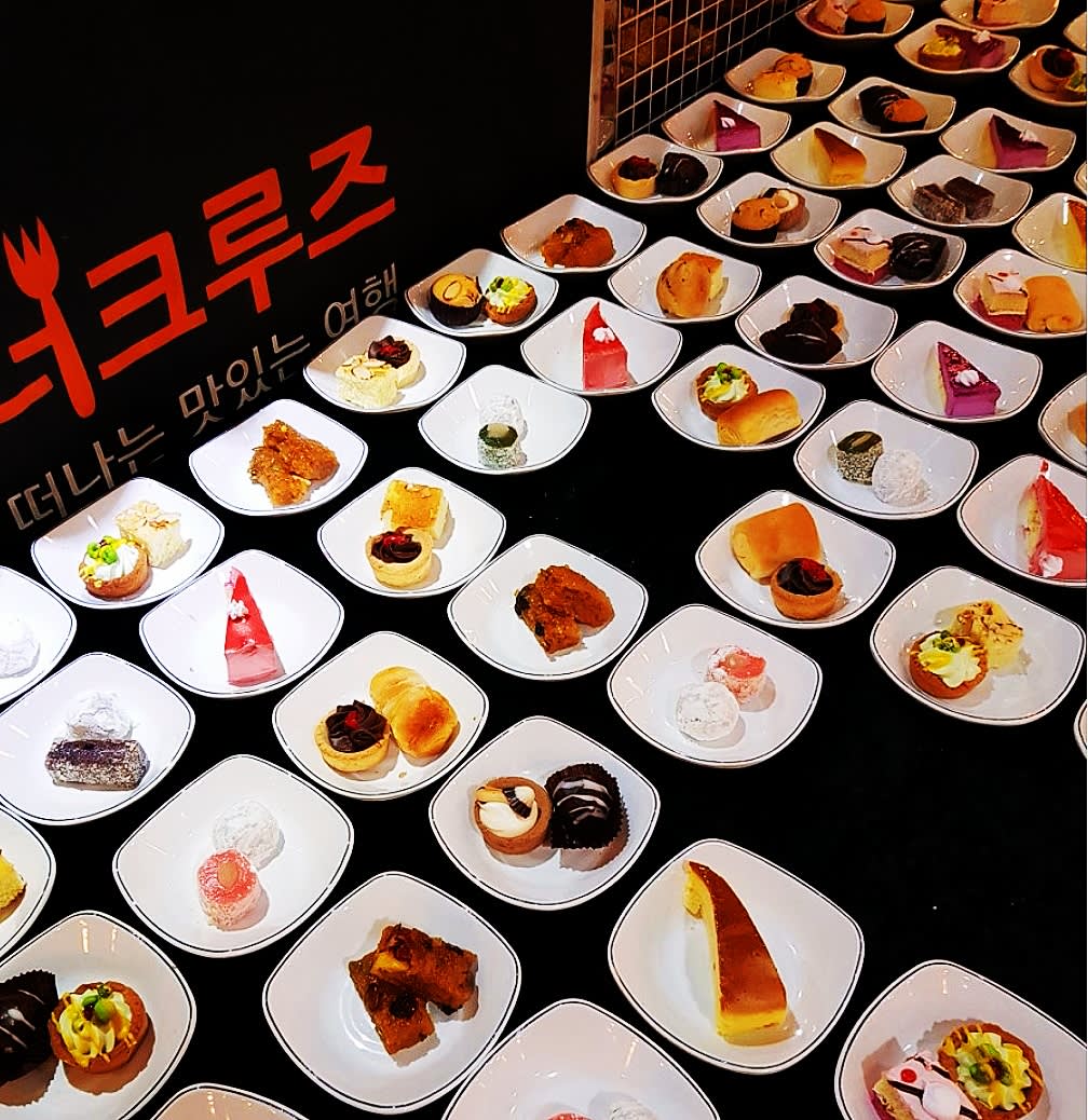 Hyundai Premium Outlet Gimpo + Fireworks Cruise Private Day Tour