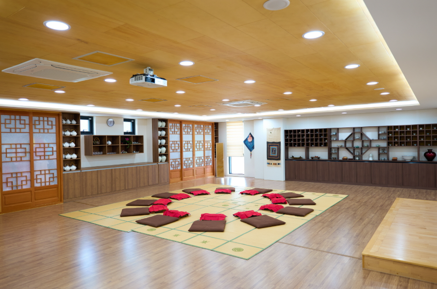[Daegu] Mindful Korean Tea Ceremony & Hanbok Experience