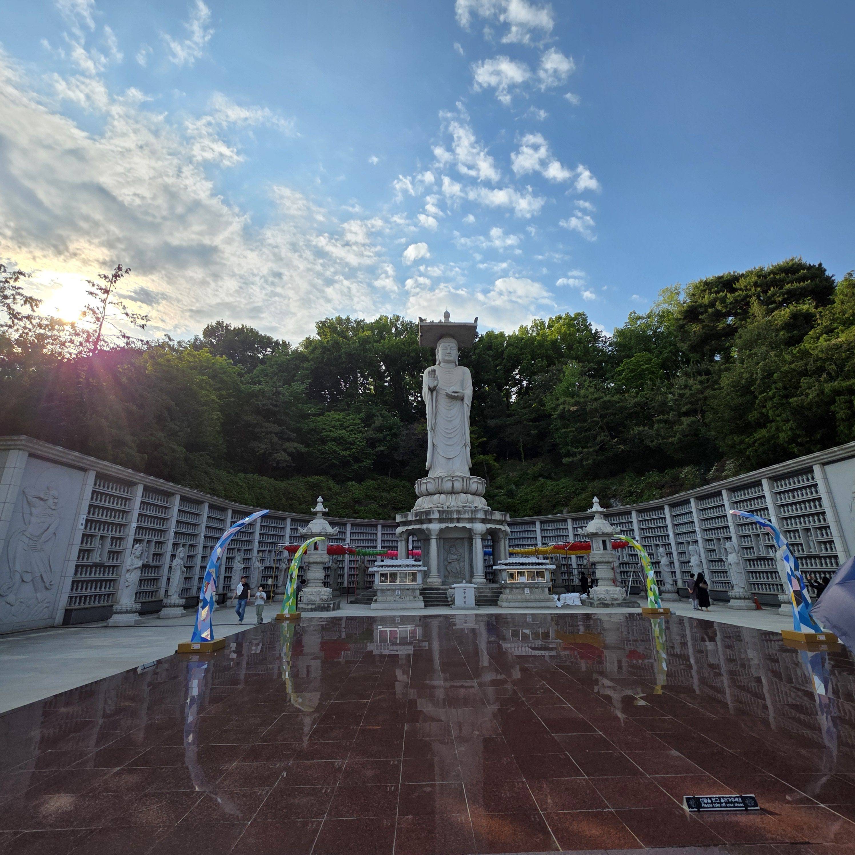  颂钵冥想与奉恩寺正念漫步