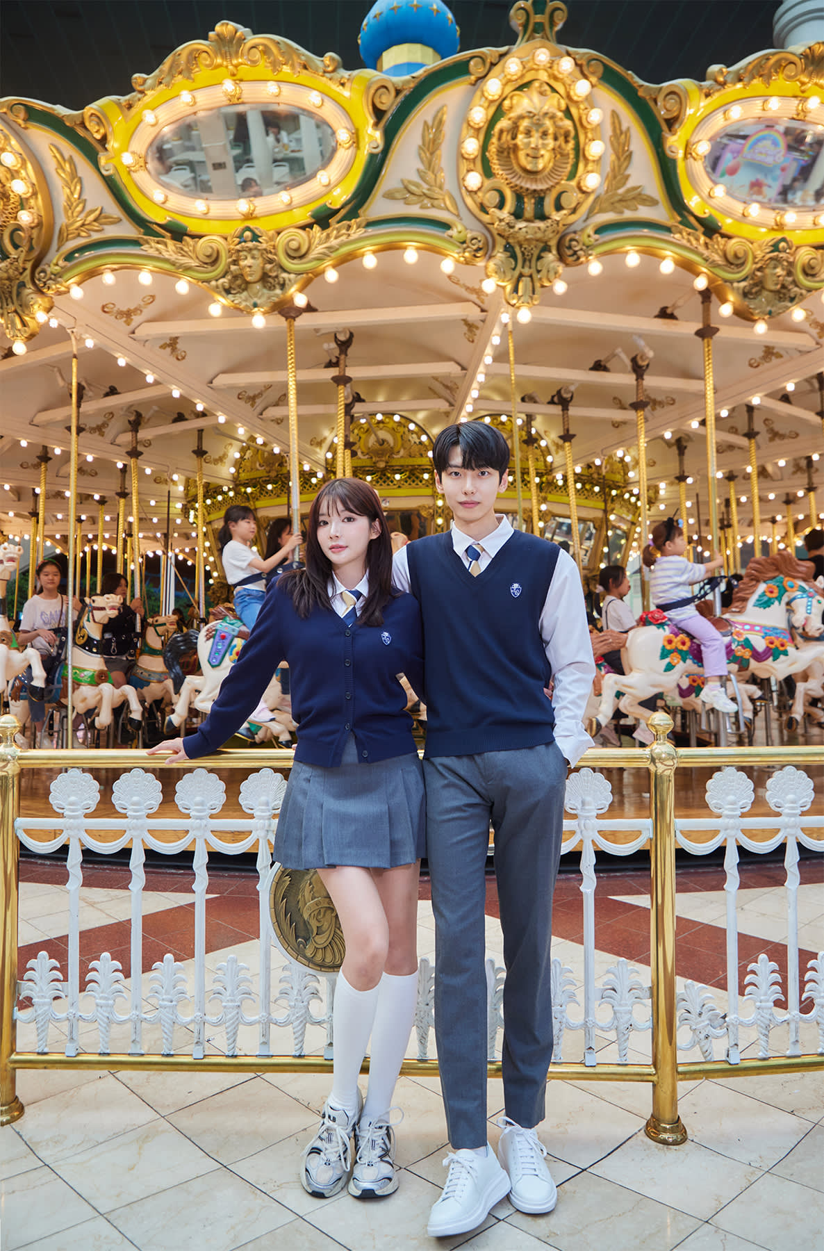 Seoul: Lotte World 1 Day Pass & Korean School Uniform Rental