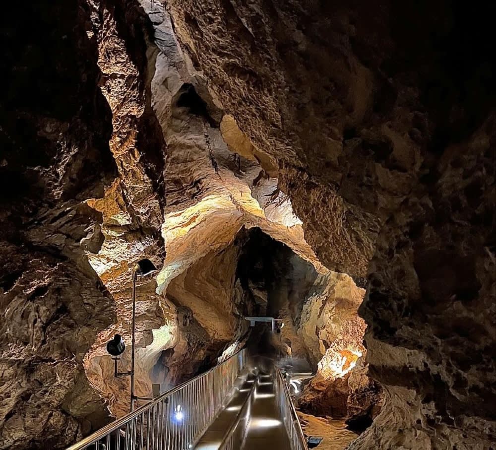 [Chungcheongdo] Guinsa Temple + Ondal Cave + Dodamsambong Peaks One day tour