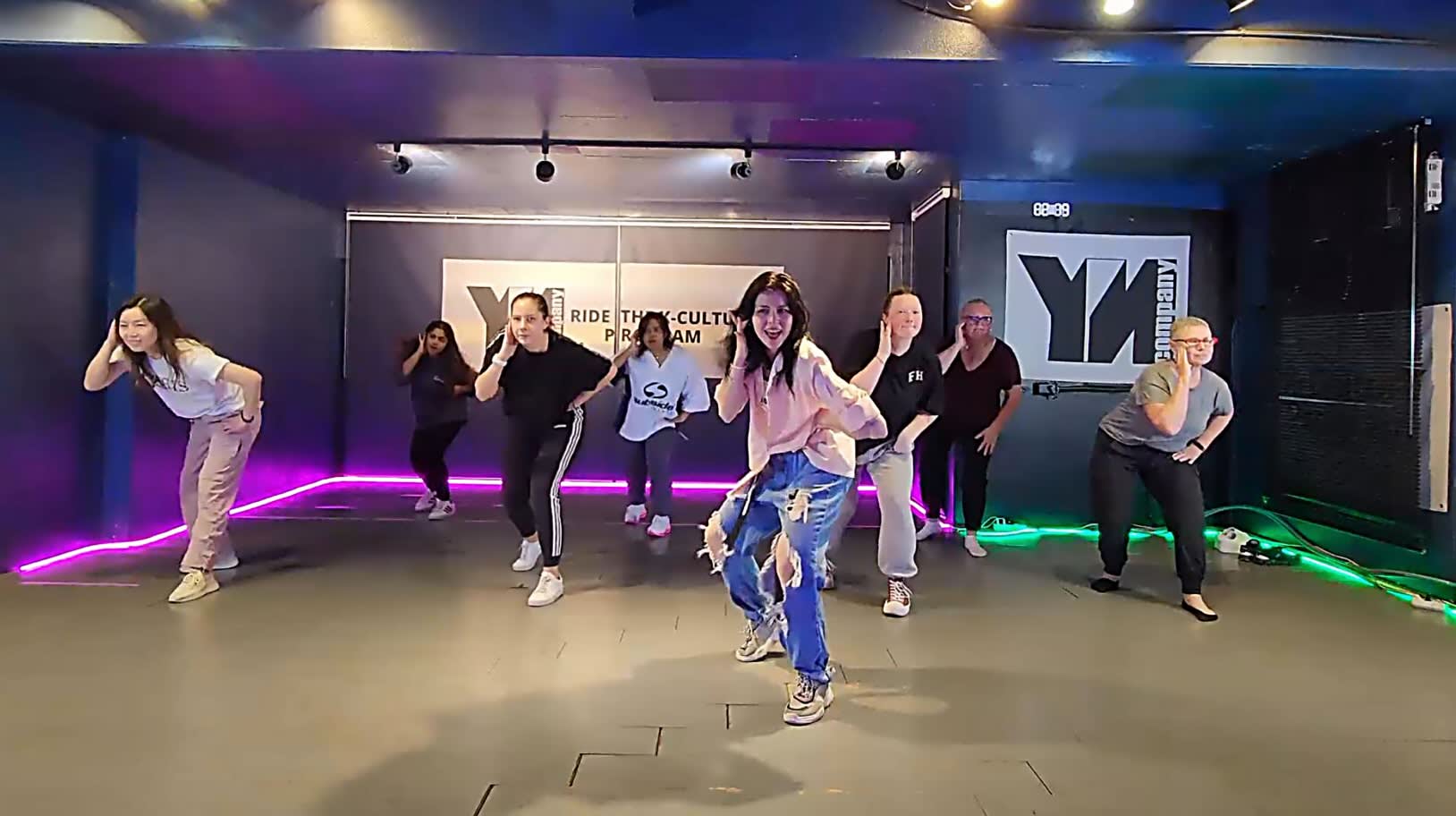 [首尔] 在江南学习K-POP舞蹈课堂+视频拍摄