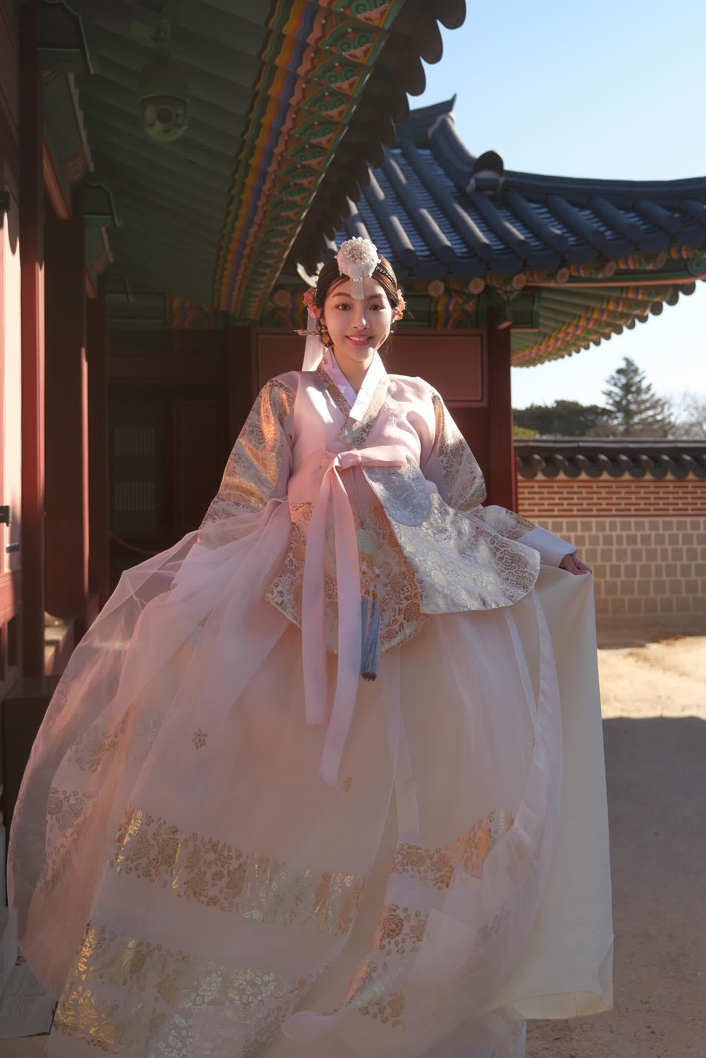 Hanbok-Inspired Korean Makeup + Personal Color Analysis Before Makeup