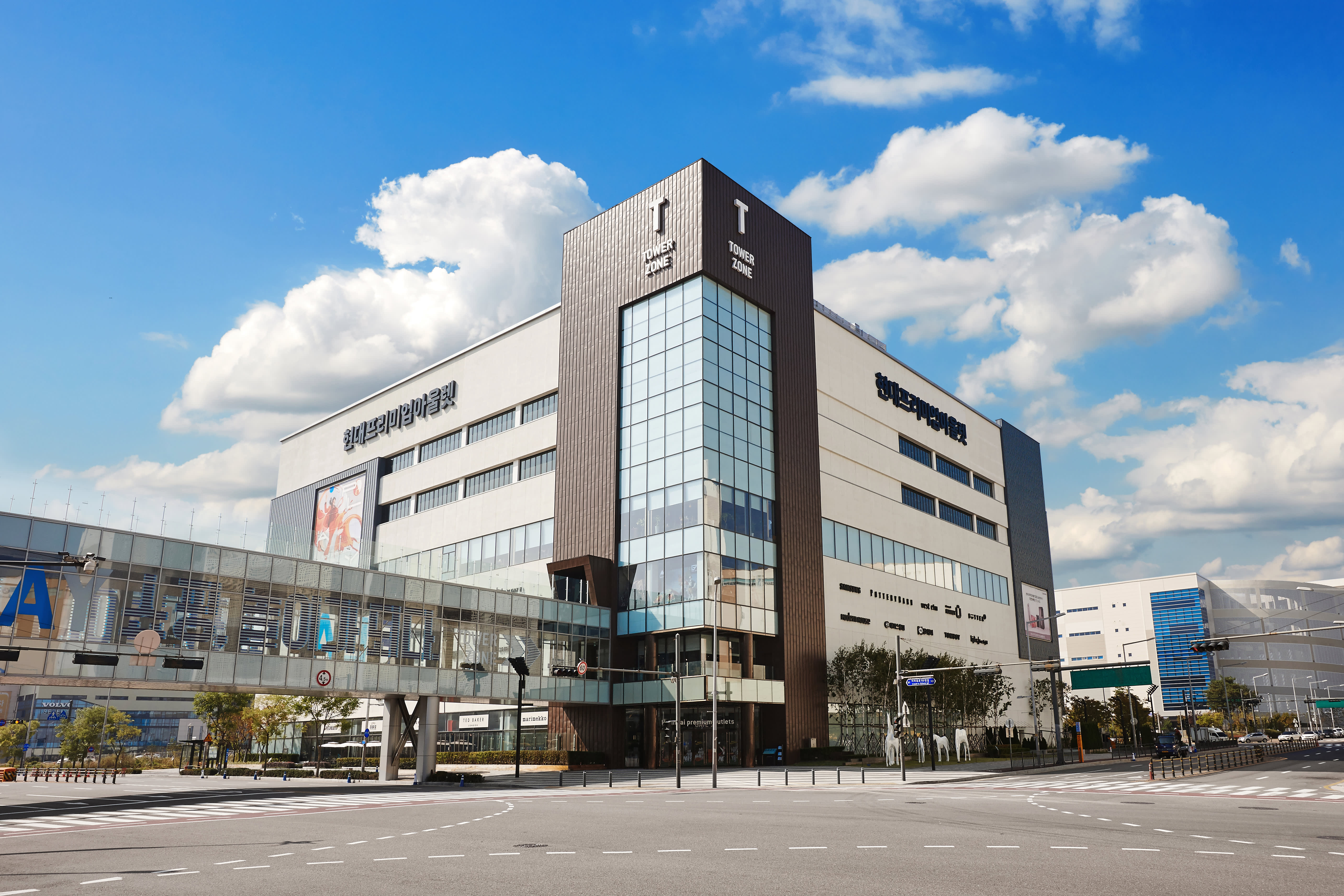 Hyundai Premium Outlet Gimpo + Fireworks Cruise Private Day Tour