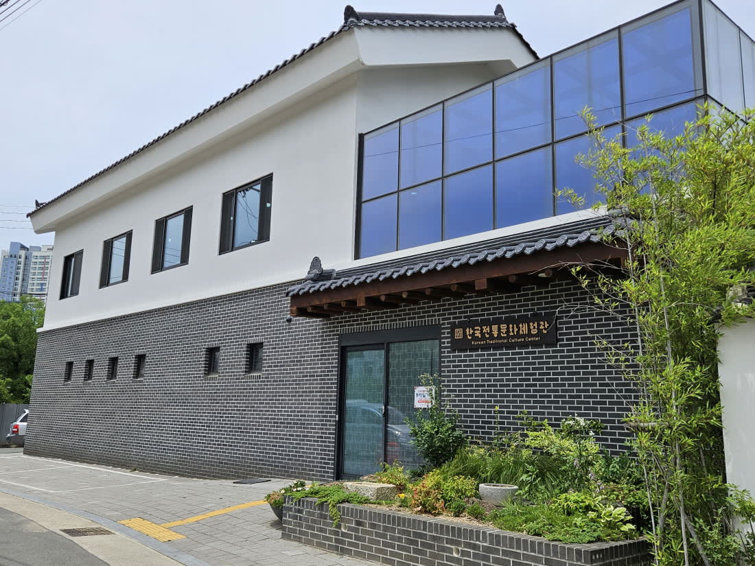 [Daegu] Mindful Korean Tea Ceremony & Hanbok Experience