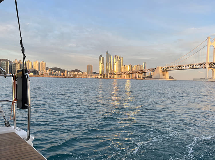 [釜山] 海运台海洋城市私人游艇租赁 (最多可预约6人)