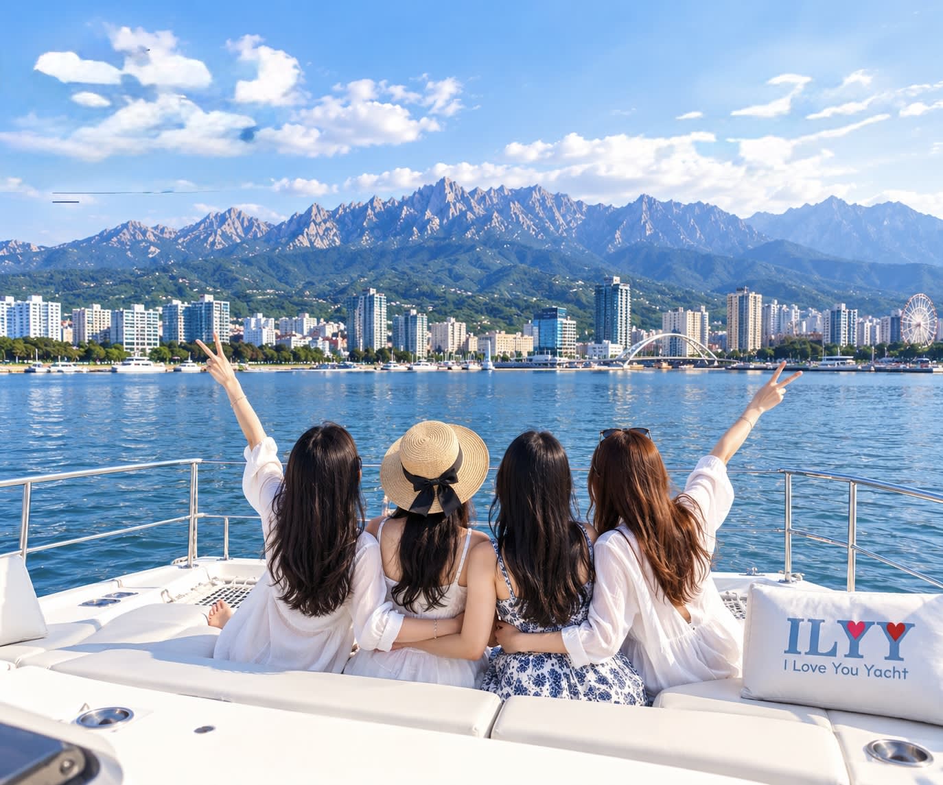 [Gangwon Sokcho] Romantic Public/Private Yacht Tour(I Love U Yacht)