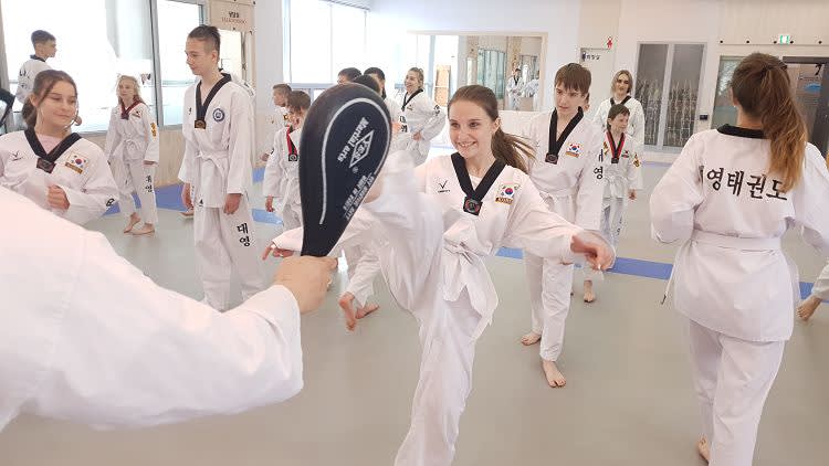 [釜山] 伝統的なテコンドーの道着を着て学ぶ外国人向けテコンドー文化体験ワンデークラス