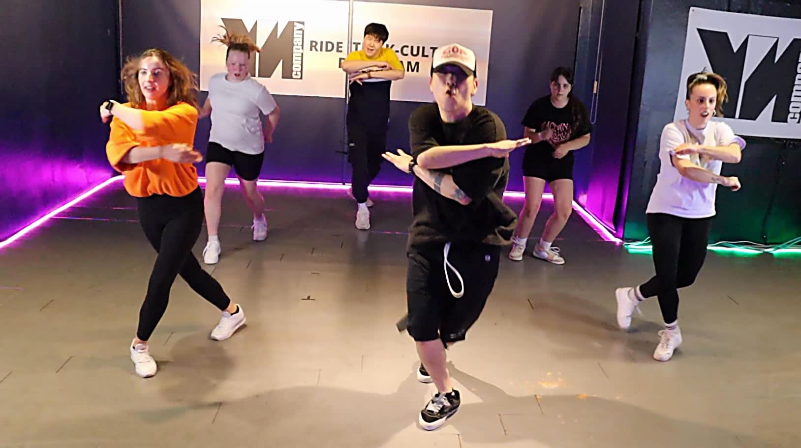 [首尔] 在江南学习K-POP舞蹈课堂+视频拍摄