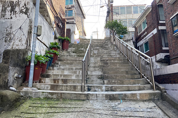 Korean movie "Parasite Semi-Subterranean Family" location tour (Seoul/English Guide)