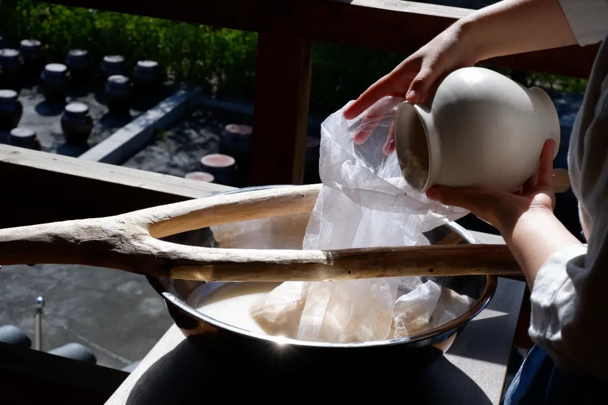 [Suwon Hwaseong Festival] A Festival in Glass - Traditional Korean Liquor Experience for International Visitors (10/5-11)