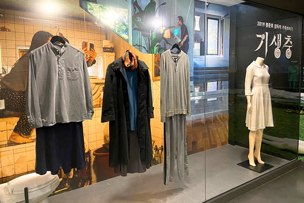 Korean movie "Parasite Semi-Subterranean Family" location tour (Seoul/English Guide)